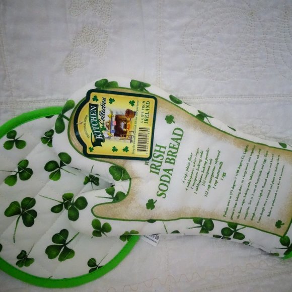Kitchen Collection Real Irish Soda Bread Cotton Oven Mitt & Pot Holder Set - Picture 2 of 2